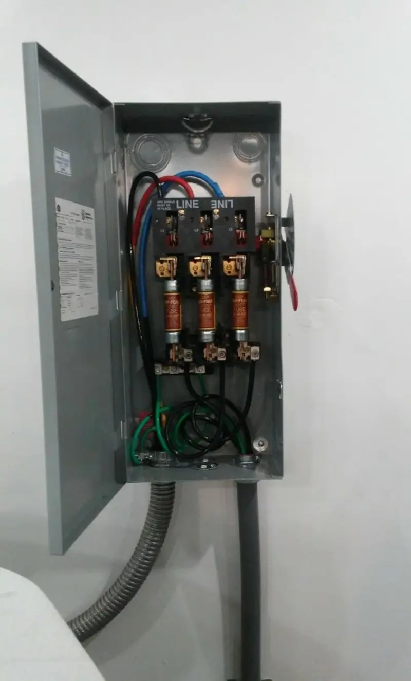 Three-phase disconnect switch installed for Electrical Wiring & Rewiring in Belleview